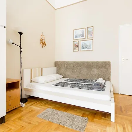 Nagymezo Boulevard Apartment *