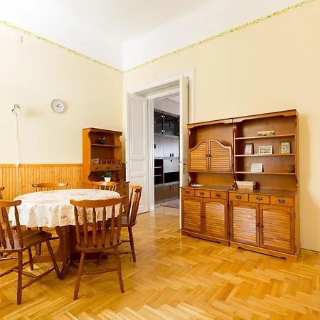 Apartment Nagymezo Boulevard *