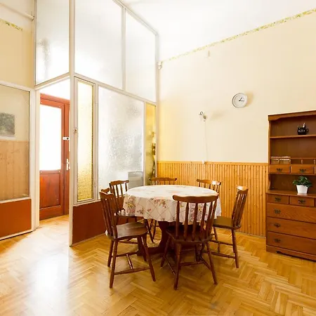 Nagymezo Boulevard Apartment