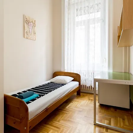 Nagymezo Boulevard Apartment *